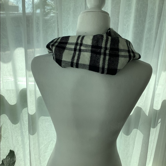 Buffalo plaid scarf - Picture 3 of 3